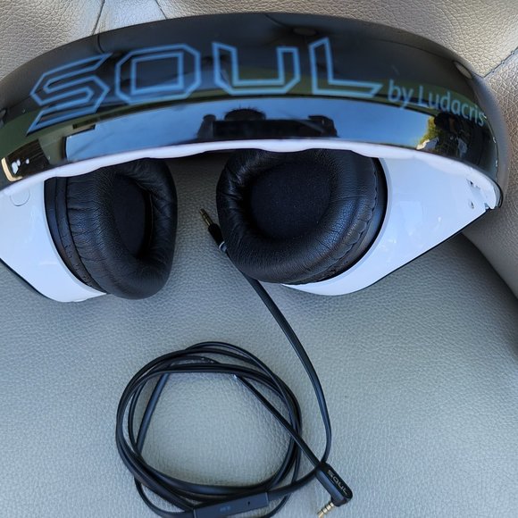 SOUL by Ludacris SL300WB High Definition Noise Canceling Headphones Black/White - Picture 1 of 8